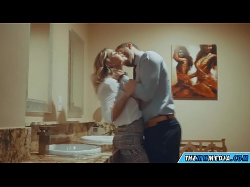 ❤️ Nigbati bilondi ti oyan ba tan ọ ni yara isinmi ti gbogbo eniyan ☑  wa %yo.sex-porntube.ru